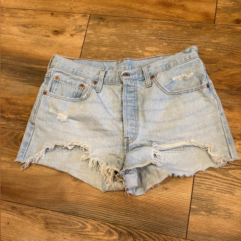 Levi’s Light Blue Distressed Denim 501 Shorts size 31